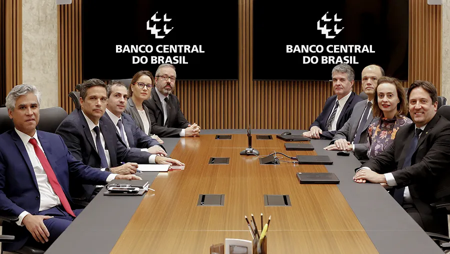 , Juros no Brasil e nos EUA: bancos centrais buscam reforçar credibilidade, Capital Aberto